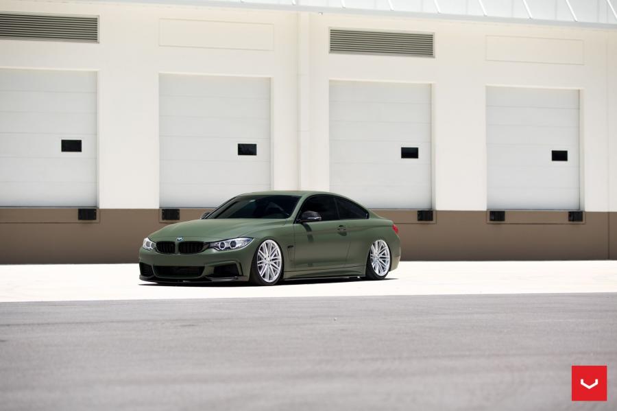  BMW M4 Coupe on Vossen Wheels (VFS4) 2017 года  (фото 18 из 46)